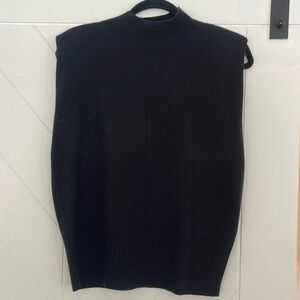 Banana republic sleelevess sweater